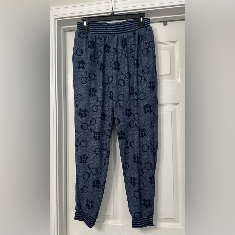 Wizarding World Harry Potter Pants Mens Pajama Lounge are a Size Small.